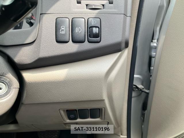 Toyota ISIS 2006-02 8366410-14