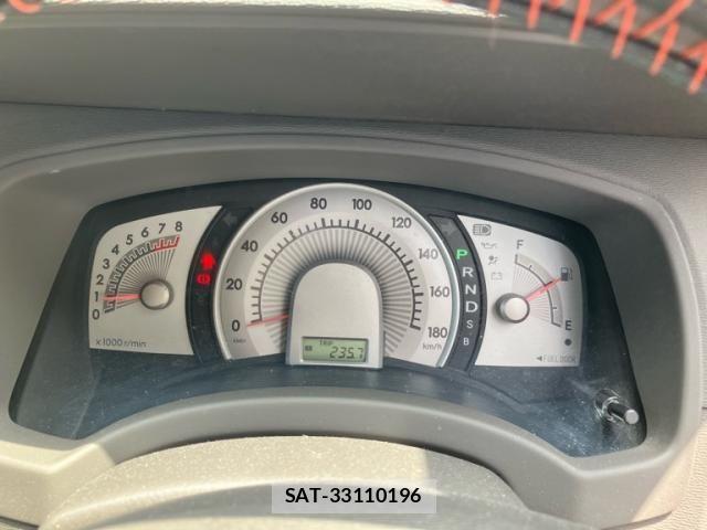 Toyota ISIS 2006-02 8366410-16