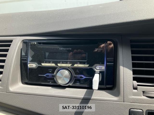 Toyota ISIS 2006-02 8366410-17