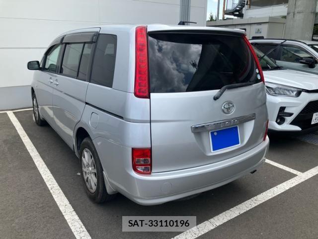 Toyota ISIS 2006-02 8366410-4