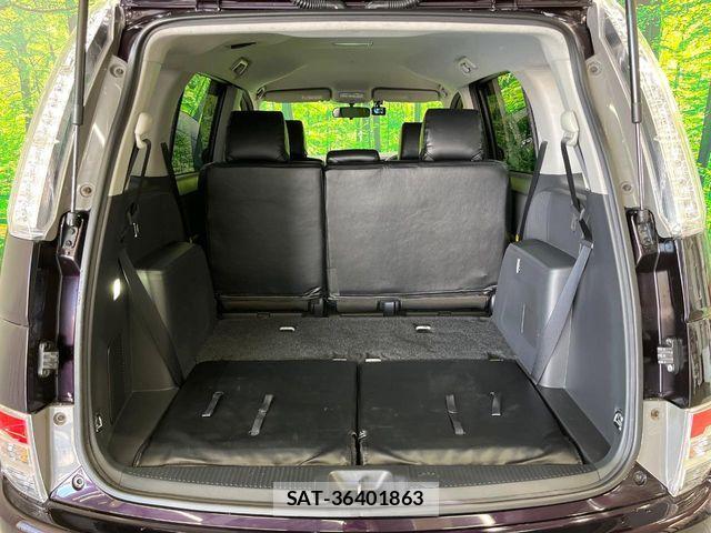 Toyota ISIS 2013-10 8627214-9