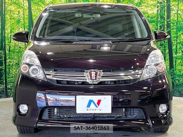 Toyota ISIS 2013-10 8627214-12