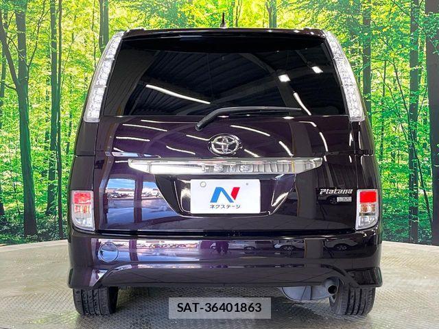 Toyota ISIS 2013-10 8627214-13