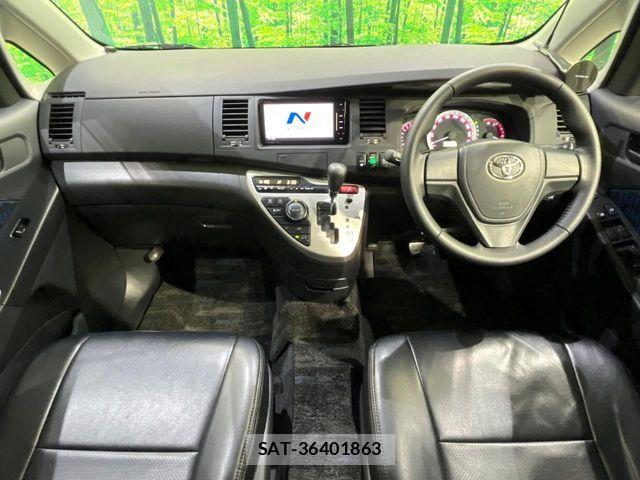 Toyota ISIS 2013-10 8627214-1