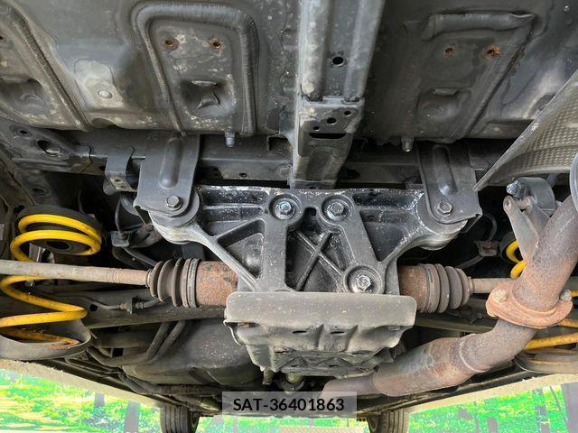 Toyota ISIS 2013-10 8627214-19