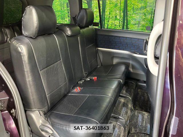 Toyota ISIS 2013-10 8627214-7