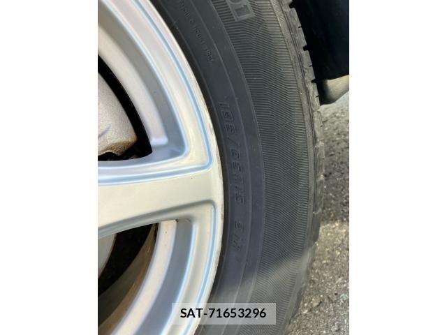 Toyota ISIS 2010-02 8627213-10