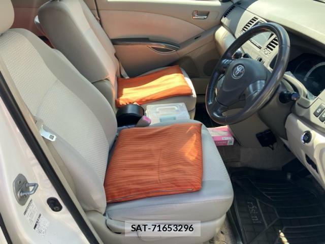 Toyota ISIS 2010-02 8627213-12
