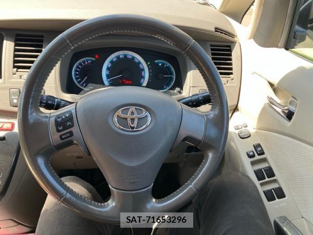 Toyota ISIS 2010-02 8627213-13