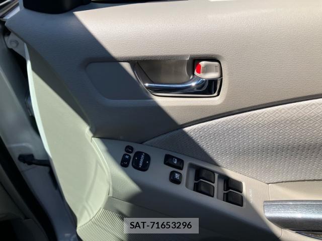 Toyota ISIS 2010-02 8627213-14