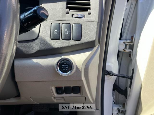 Toyota ISIS 2010-02 8627213-15