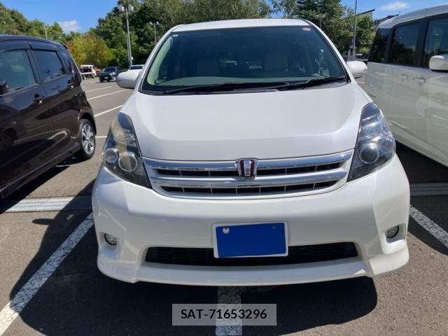 Toyota ISIS 2010-02 8627213-1