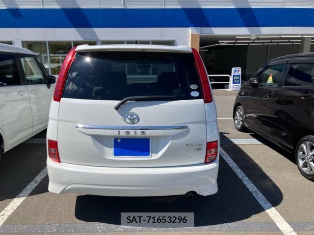 Toyota ISIS 2010-02 8627213-3