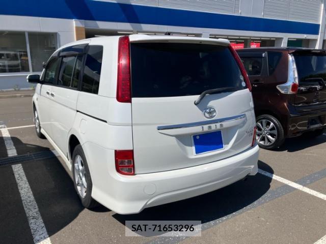 Toyota ISIS 2010-02 8627213-4