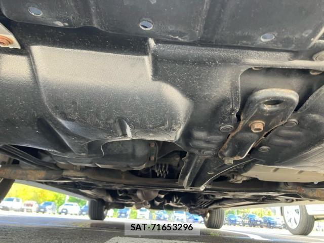 Toyota ISIS 2010-02 8627213-8