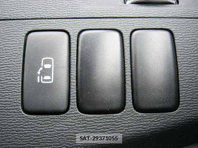 Toyota ISIS 2010-09 8685735-3