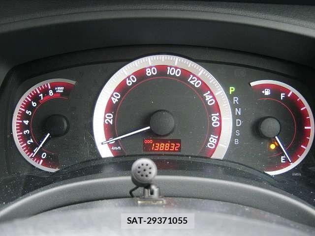 Toyota ISIS 2010-09 8685735-5