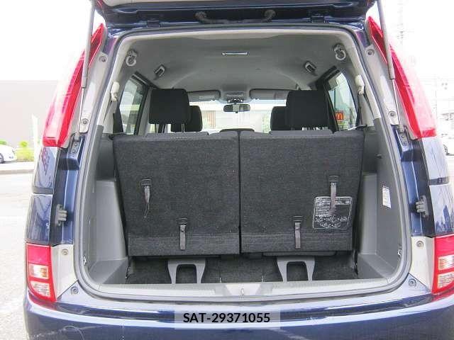 Toyota ISIS 2010-09 8685735-7