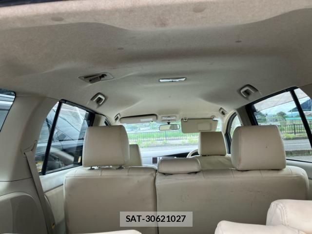 Toyota ISIS 2013-09 8742850-11