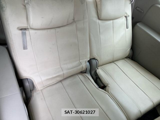 Toyota ISIS 2013-09 8742850-15