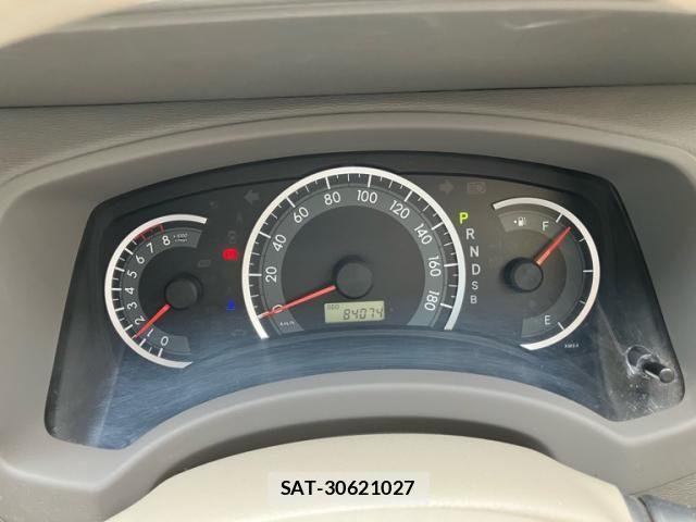 Toyota ISIS 2013-09 8742850-19