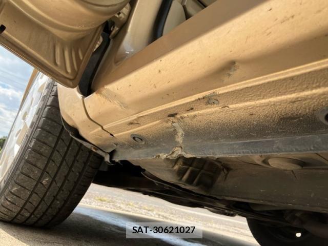 Toyota ISIS 2013-09 8742850-24