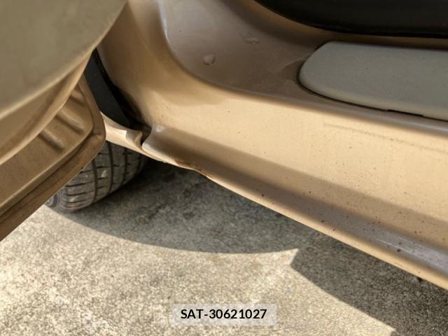 Toyota ISIS 2013-09 8742850-25