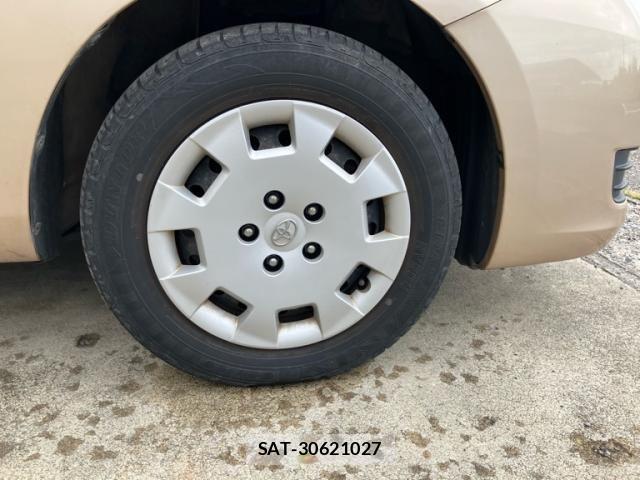 Toyota ISIS 2013-09 8742850-3