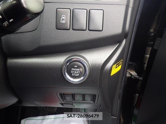 Toyota ISIS 2013-09 8780638-11