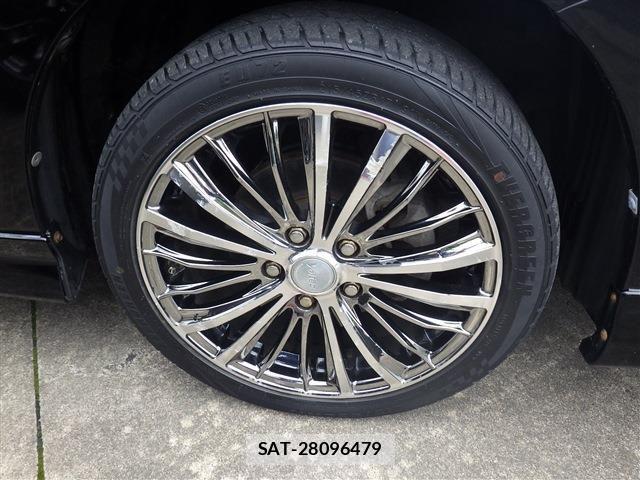 Toyota ISIS 2013-09 8780638-13