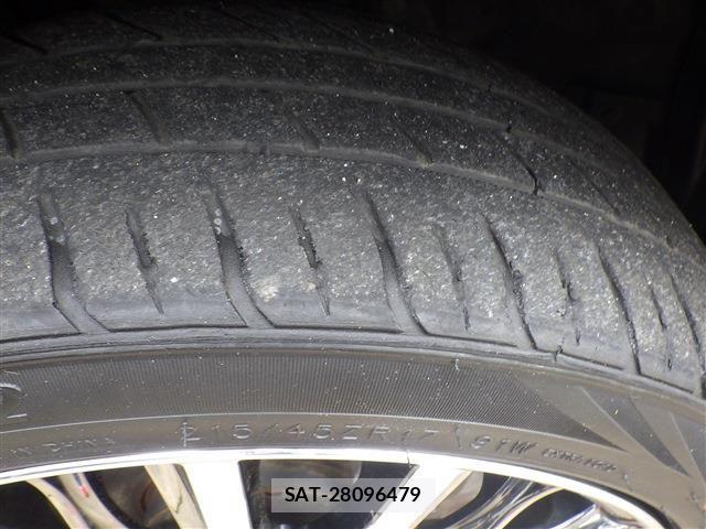 Toyota ISIS 2013-09 8780638-14