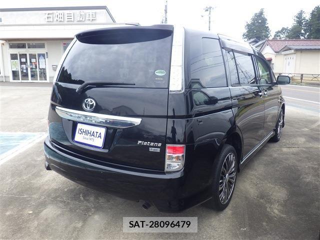 Toyota ISIS 2013-09 8780638-1