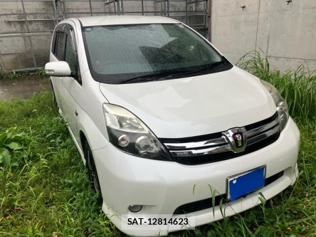 Toyota ISIS 2013-06 8796257-0