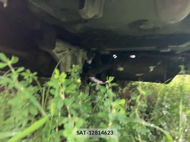 Toyota ISIS 2013-06 8796257-12