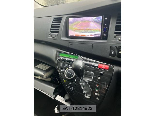 Toyota ISIS 2013-06 8796257-18