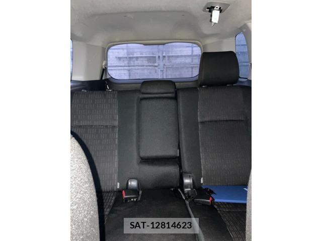 Toyota ISIS 2013-06 8796257-19