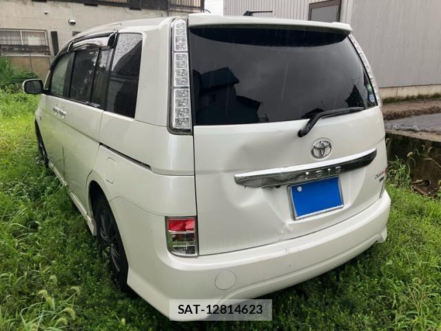 Toyota ISIS 2013-06 8796257-2