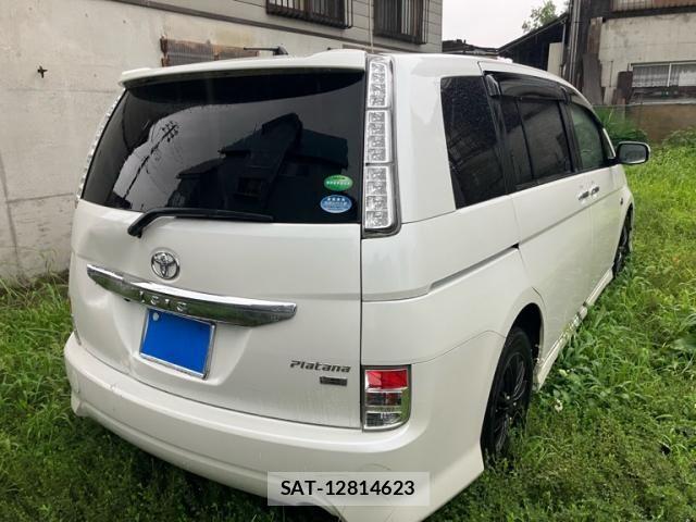 Toyota ISIS 2013-06 8796257-3
