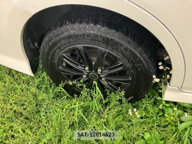 Toyota ISIS 2013-06 8796257-6