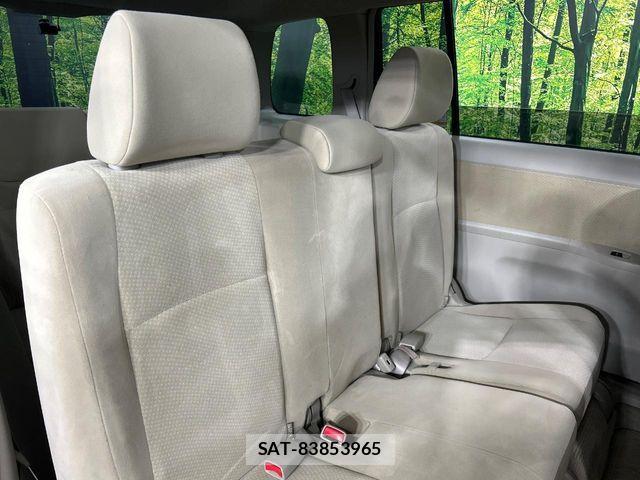 Toyota ISIS 2014-02 8849401-10