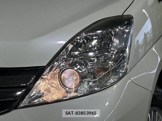 Toyota ISIS 2014-02 8849401-12