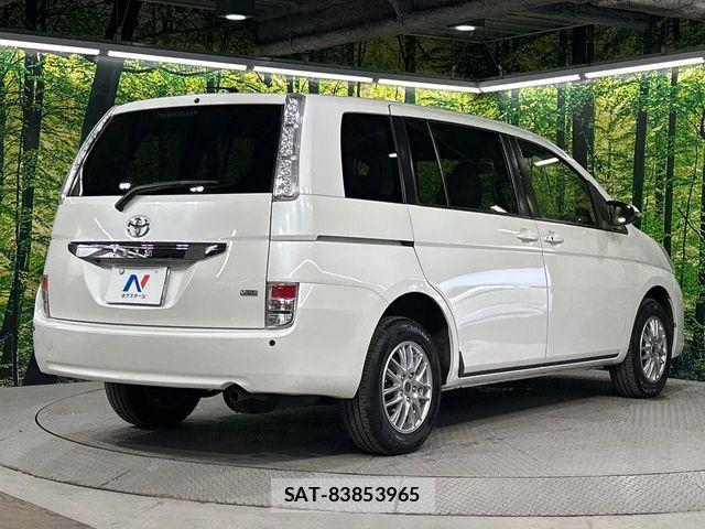 Toyota ISIS 2014-02 8849401-17