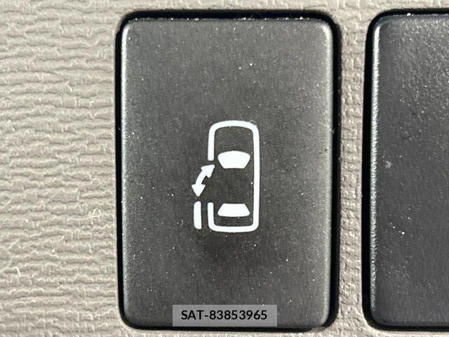 Toyota ISIS 2014-02 8849401-5
