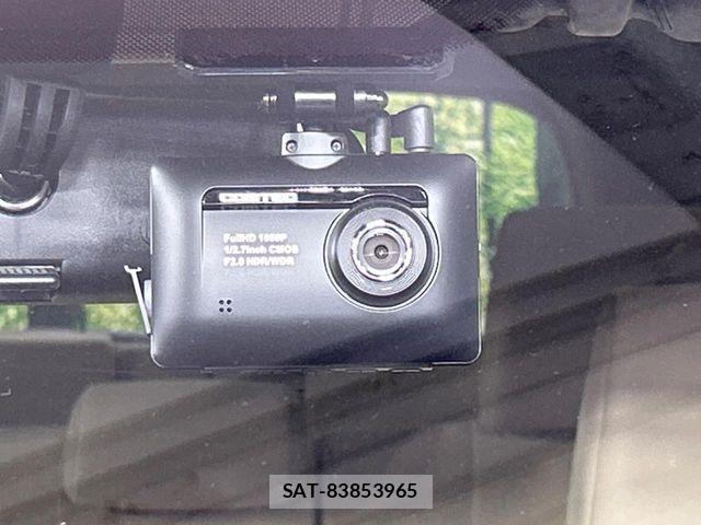Toyota ISIS 2014-02 8849401-7