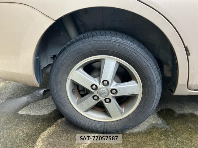 Toyota ISIS 2005-09 8880185-10