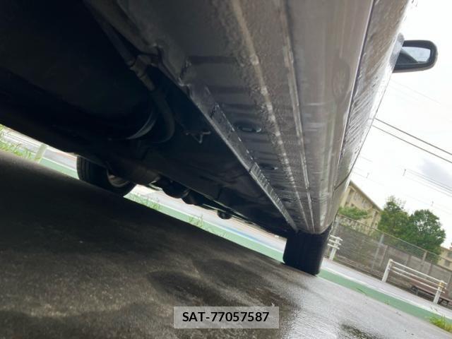Toyota ISIS 2005-09 8880185-11
