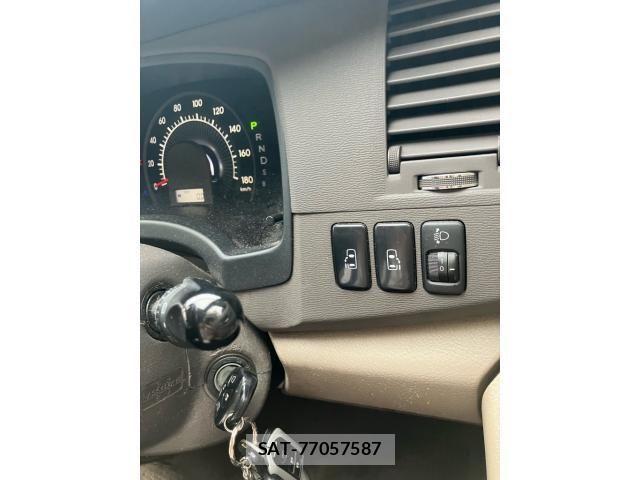 Toyota ISIS 2005-09 8880185-26