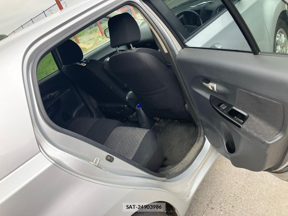 Toyota IST 2008 1284211-8