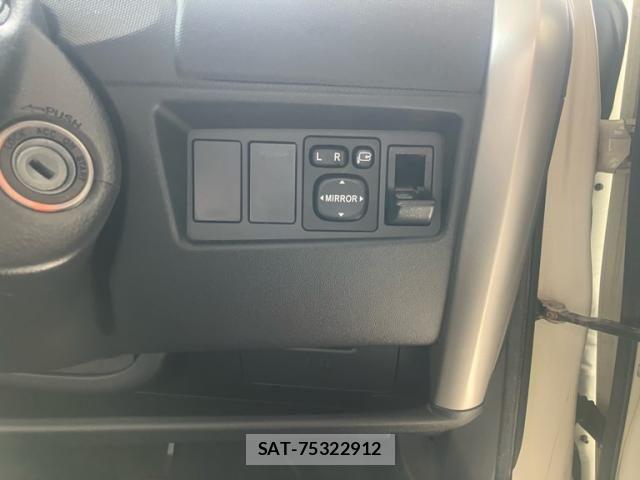 Toyota IST 2005-10 7454989-15