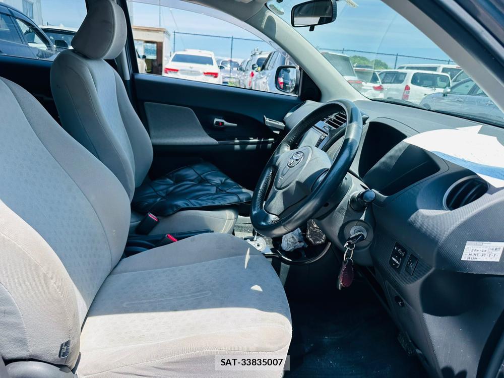 Toyota IST 2007-09 7248837-11